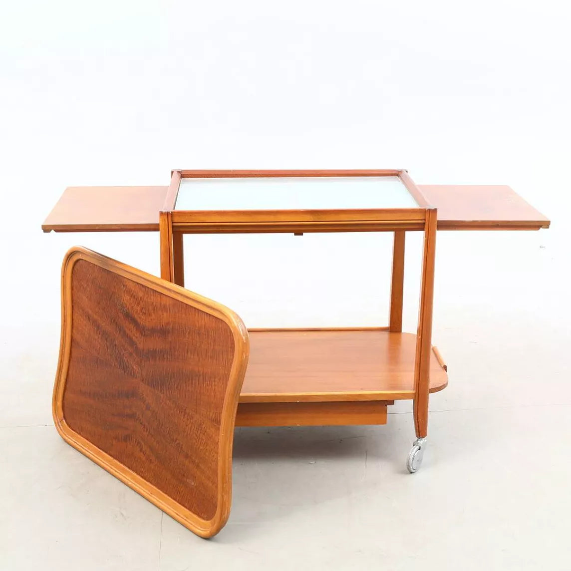 Table desserte vintage à roulettes en bois et verre – plateau amovible, années 60 - Furniture 1960