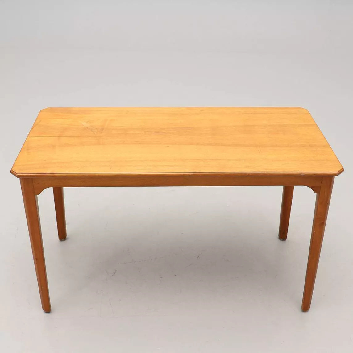 Table basse scandinave vintage en noyer par Carl Malmsten – Suède – années 60 - Furniture 1960