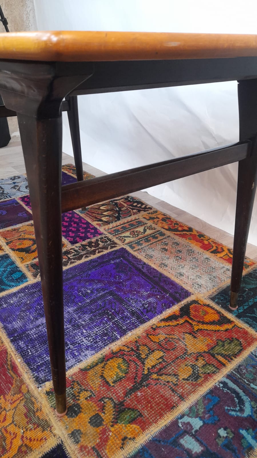 Table basse scandinave vintage en teck et laiton – années 60 - Furniture 1960