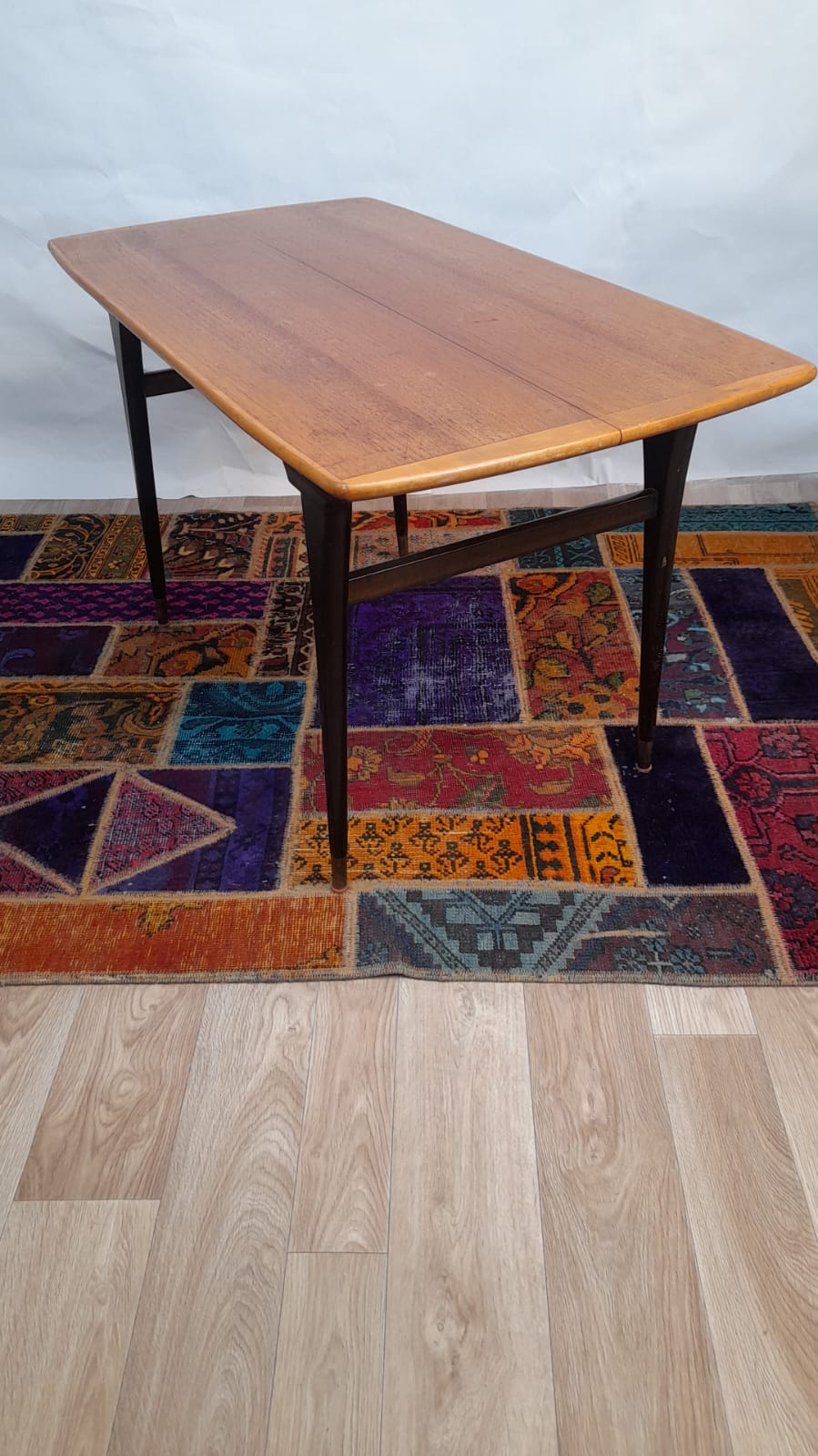 Table basse scandinave vintage en teck et laiton – années 60 - Furniture 1960