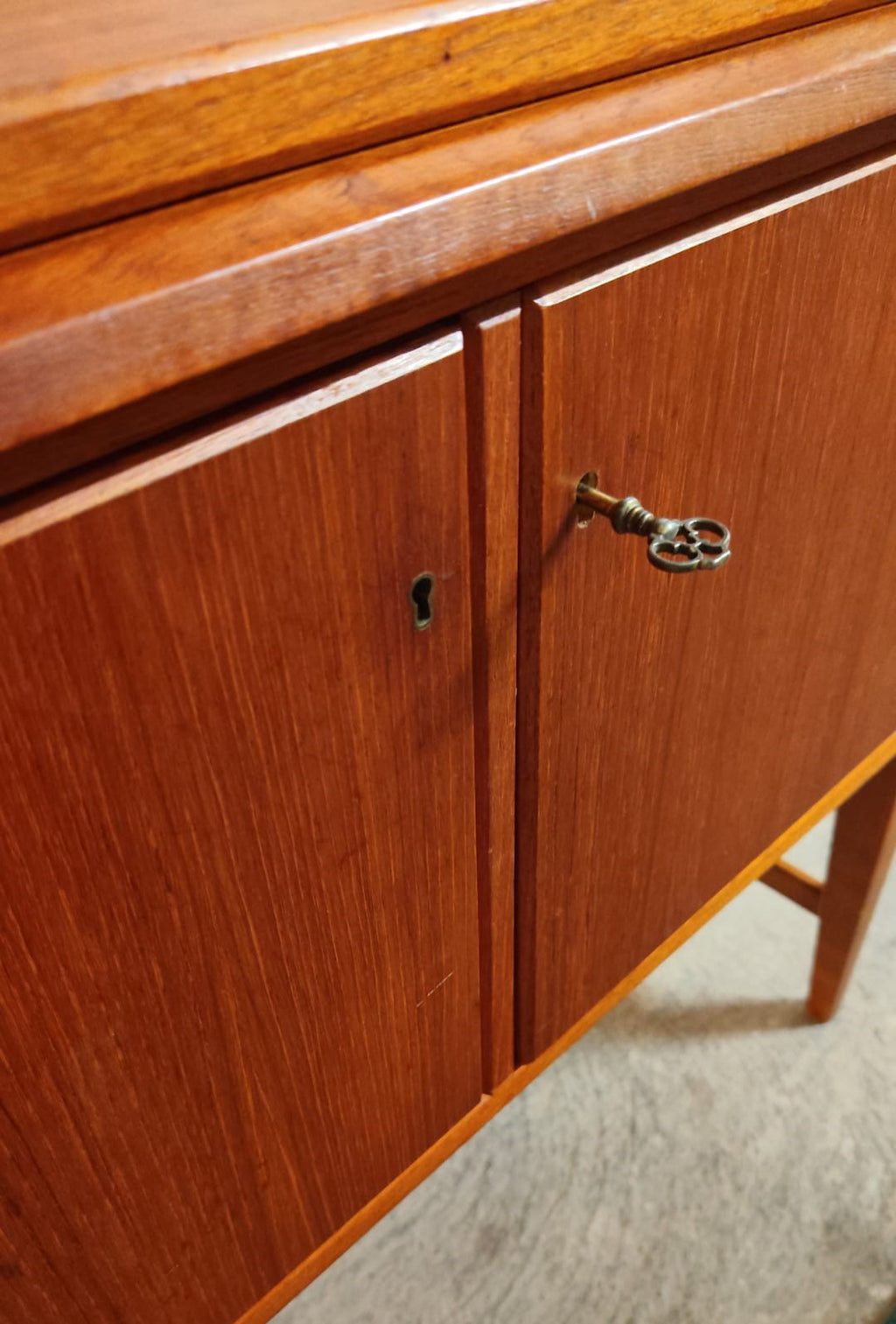 Buffet Scandinave vintage en teck avec surface d’écriture, années 60