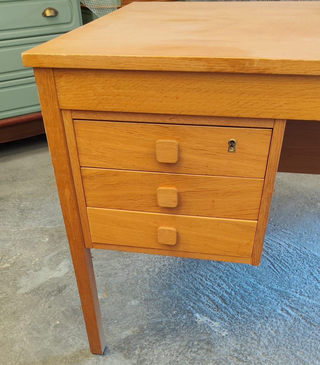 Bureau vintage scandinave en chêne double face - Suède - années 60