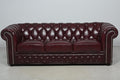 Canapé Chesterfield vintage 3 places en cuir bourgogne - structure en teck, années 60