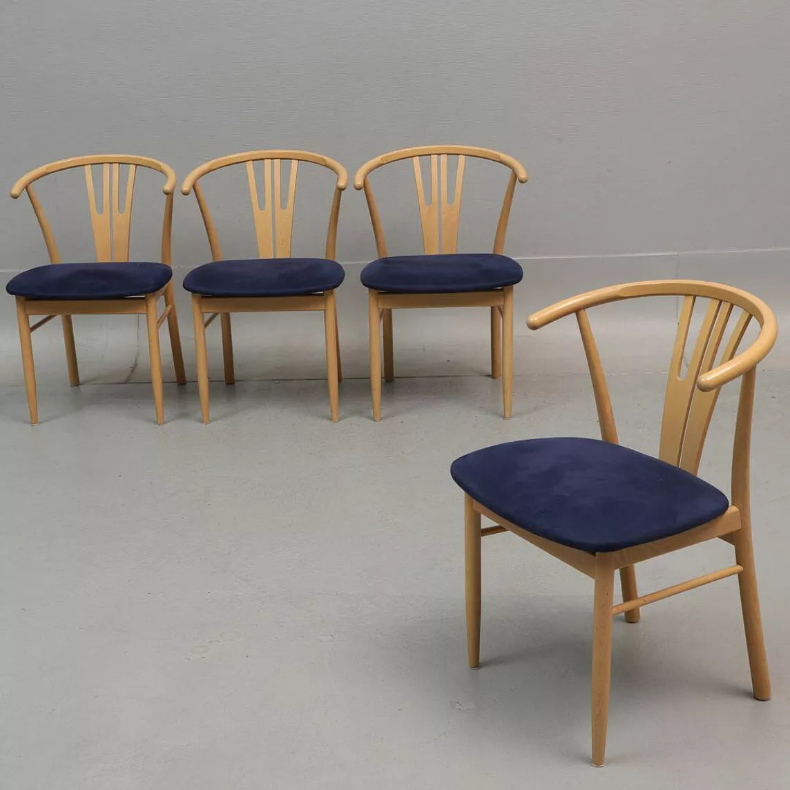 Chaise Vega vintage Reydeberg en alcantara bleu et chêne, années 1990