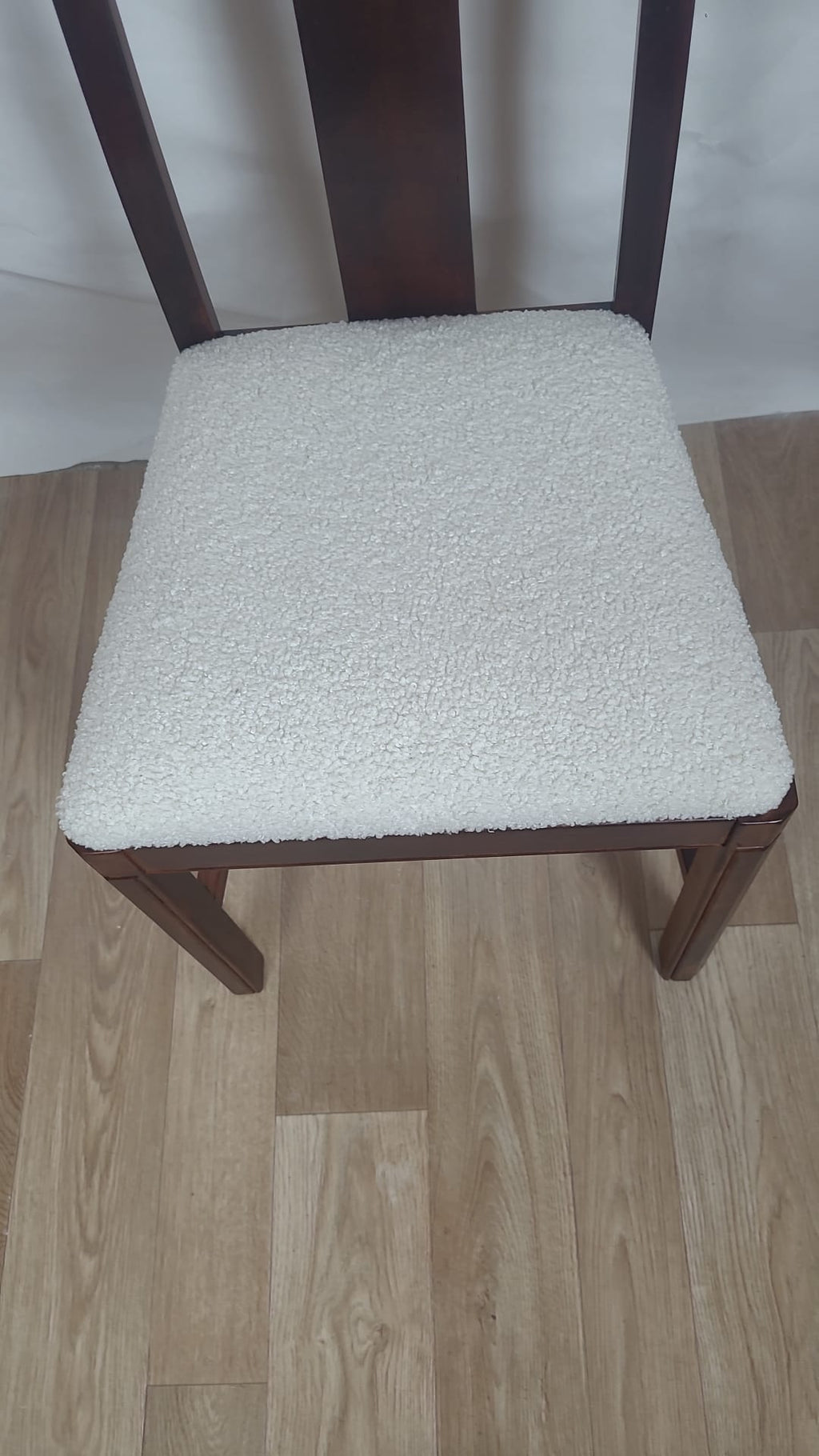 Chaise vintage retapissée en bouclette – années 70/80 - Furniture 1960