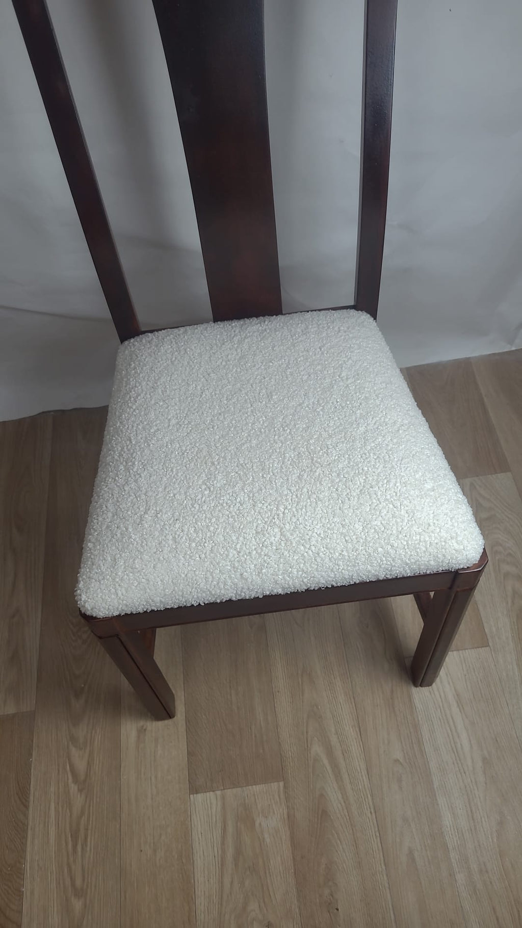 Chaise vintage retapissée en bouclette – années 70/80 - Furniture 1960