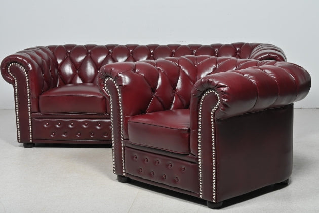 Canapé Chesterfield vintage 3 places en cuir bourgogne - structure en teck, années 60