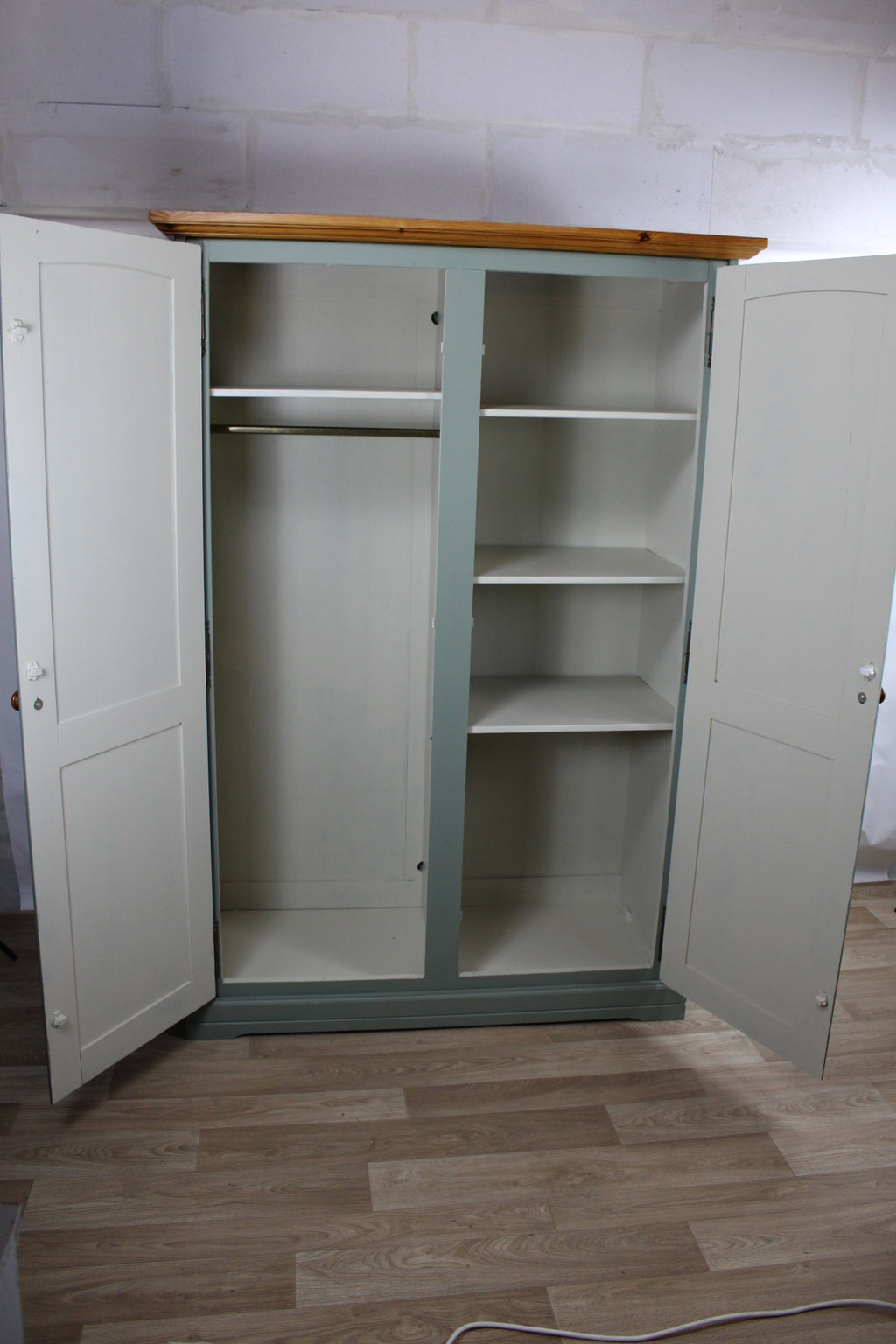 Armoire vintage Gautier relookée – style années 60 – vert sauge - Furniture 1960