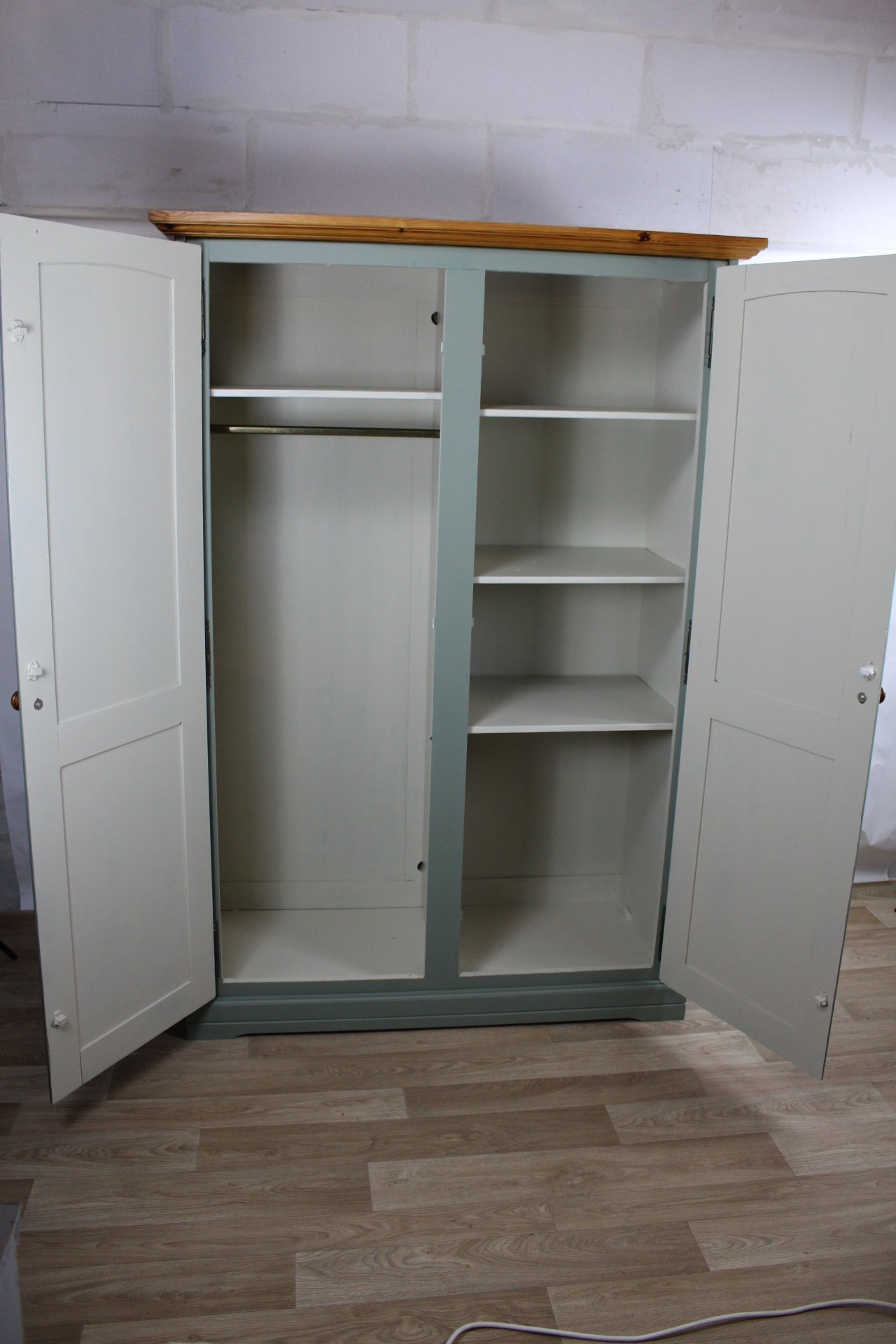 Armoire vintage Gautier relookée – style années 60 – vert sauge - Furniture 1960