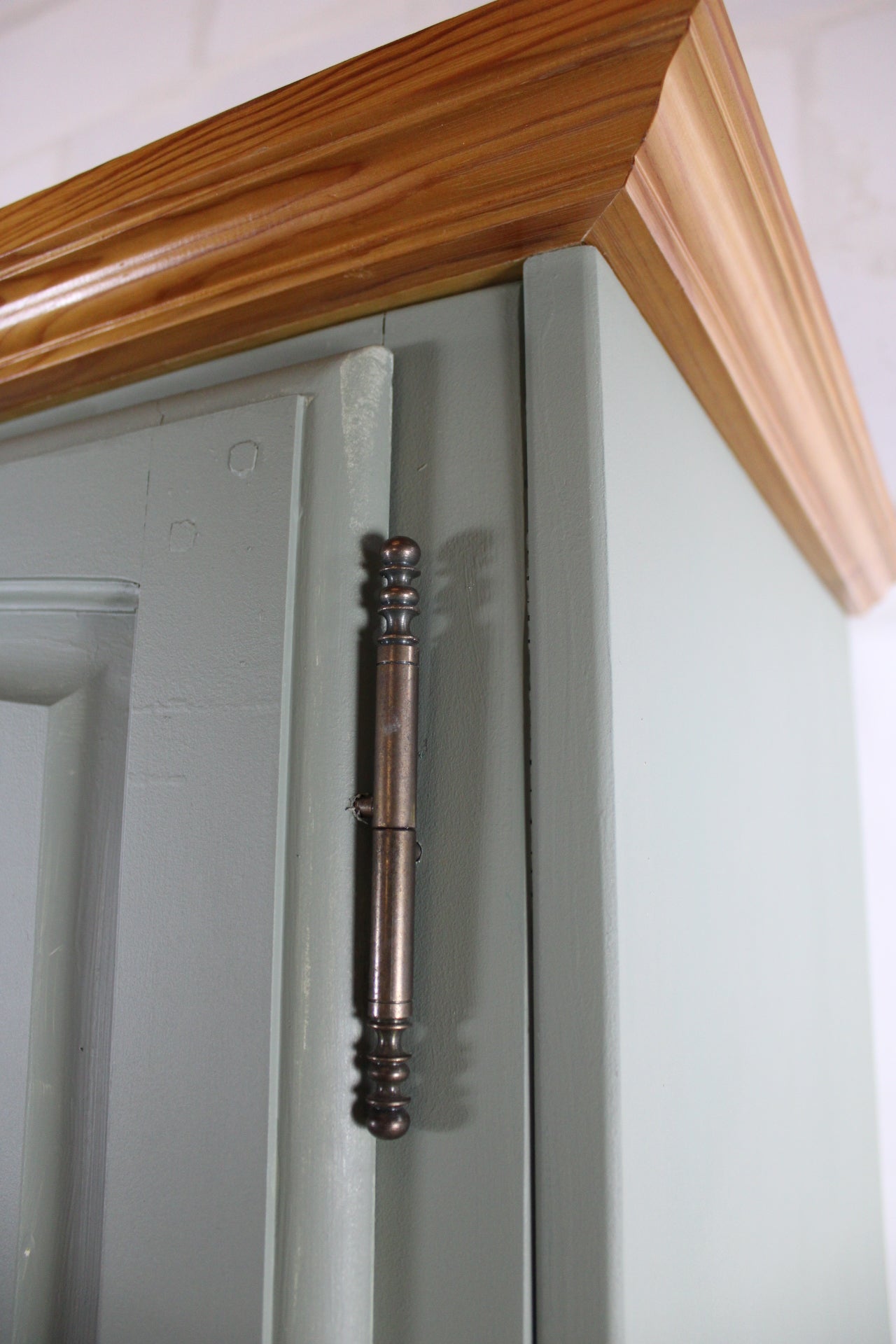 Armoire vintage Gautier relookée – style années 60 – vert sauge - Furniture 1960