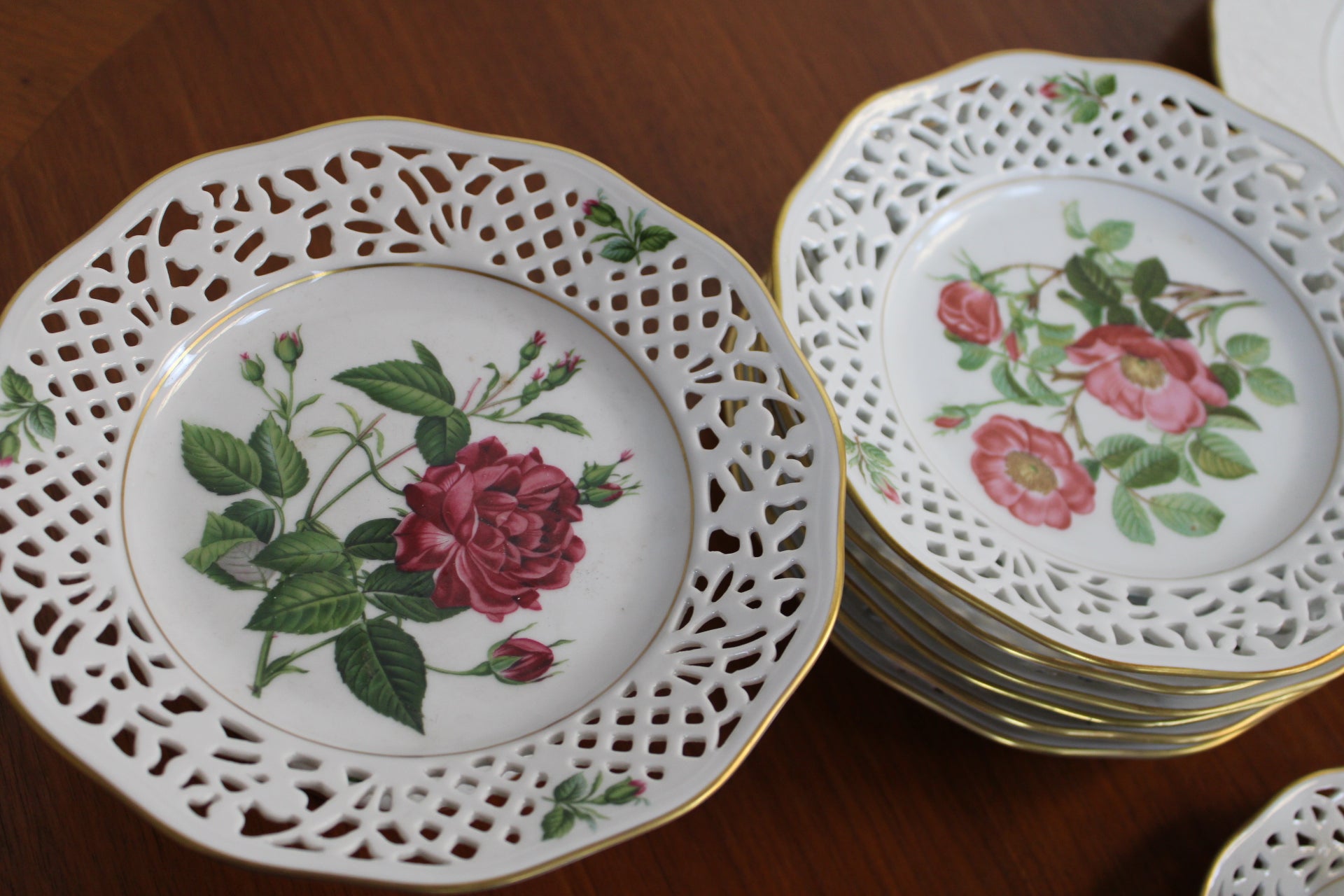 Service en porcelaine ajourée – Pierre-Joseph Redouté pour Arzberg - Furniture 1960