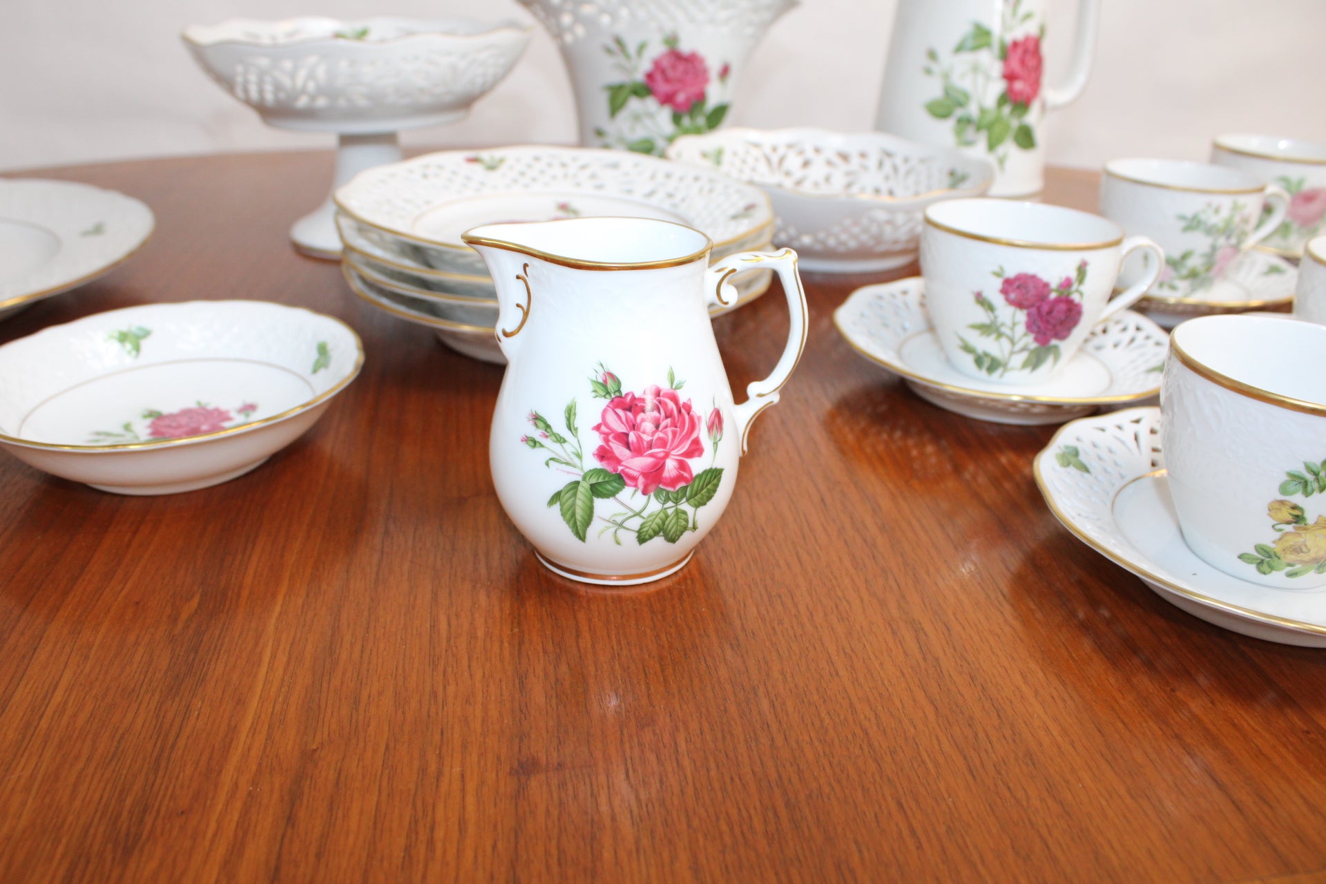 Service en porcelaine ajourée – Pierre-Joseph Redouté pour Arzberg - Furniture 1960
