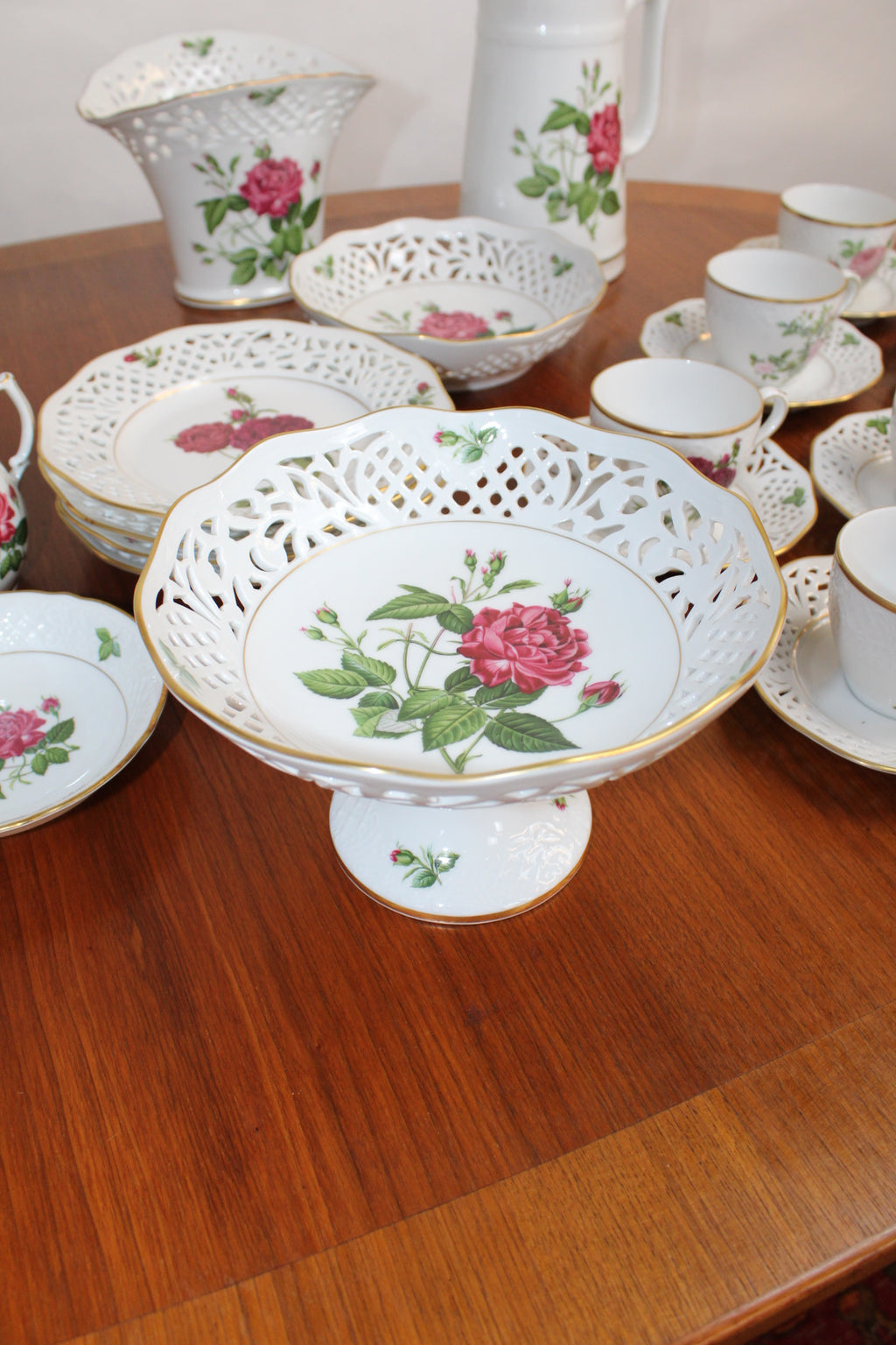 Service en porcelaine ajourée – Pierre-Joseph Redouté pour Arzberg - Furniture 1960