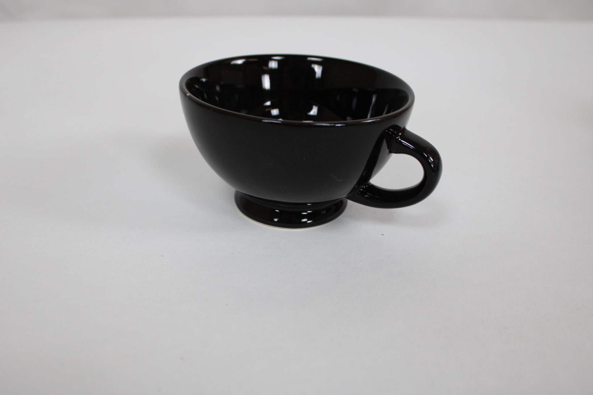 Paire de tasses neuves – noir ou blanc – LOBDESIGN Suède - Furniture 1960
