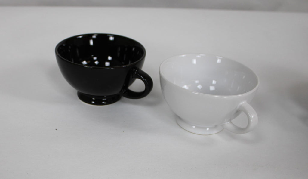 Paire de tasses neuves – noir ou blanc – LOBDESIGN Suède - Furniture 1960