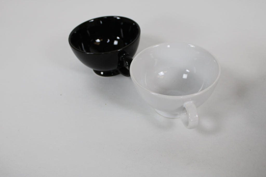 Paire de tasses neuves – noir ou blanc – LOBDESIGN Suède - Furniture 1960