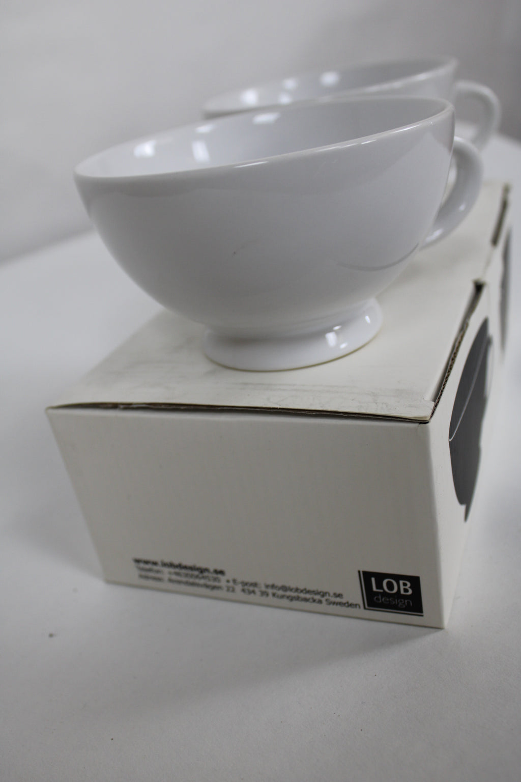Paire de tasses neuves – noir ou blanc – LOBDESIGN Suède - Furniture 1960