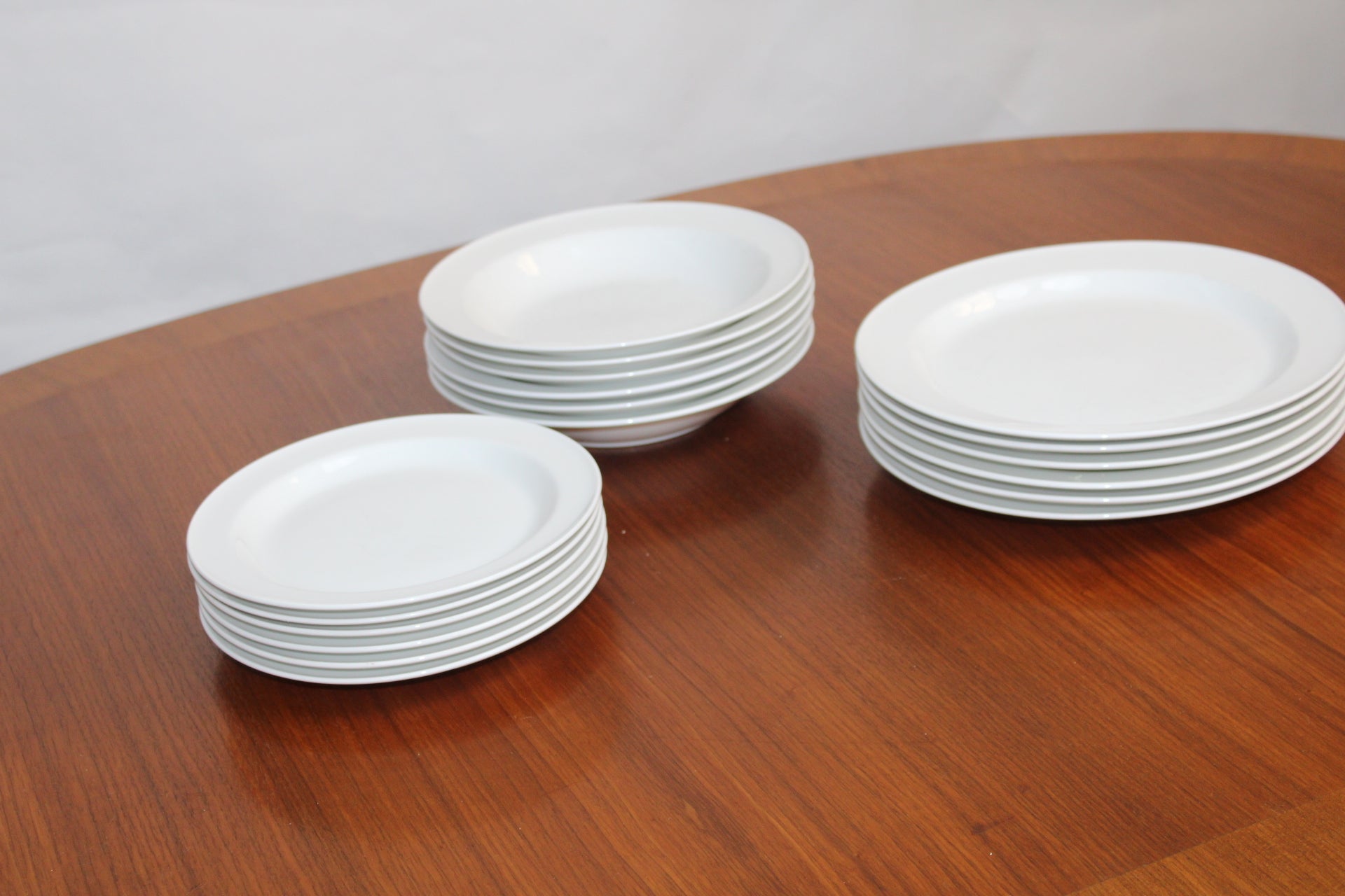 Service en porcelaine Rörstrand – 18 assiettes – Années 60 – Suède - Furniture 1960