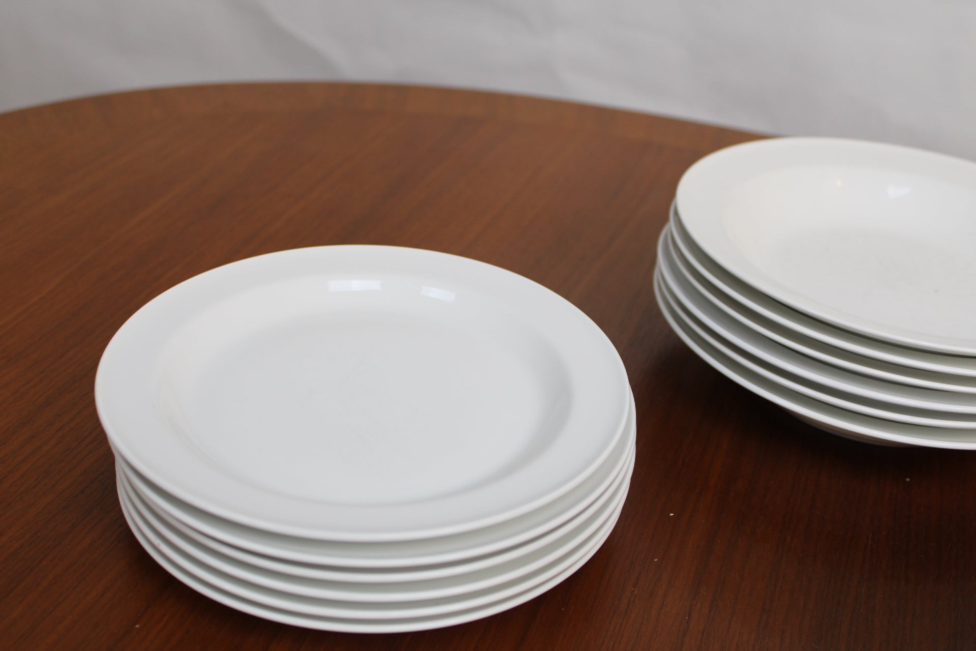 Service en porcelaine Rörstrand – 18 assiettes – Années 60 – Suède - Furniture 1960