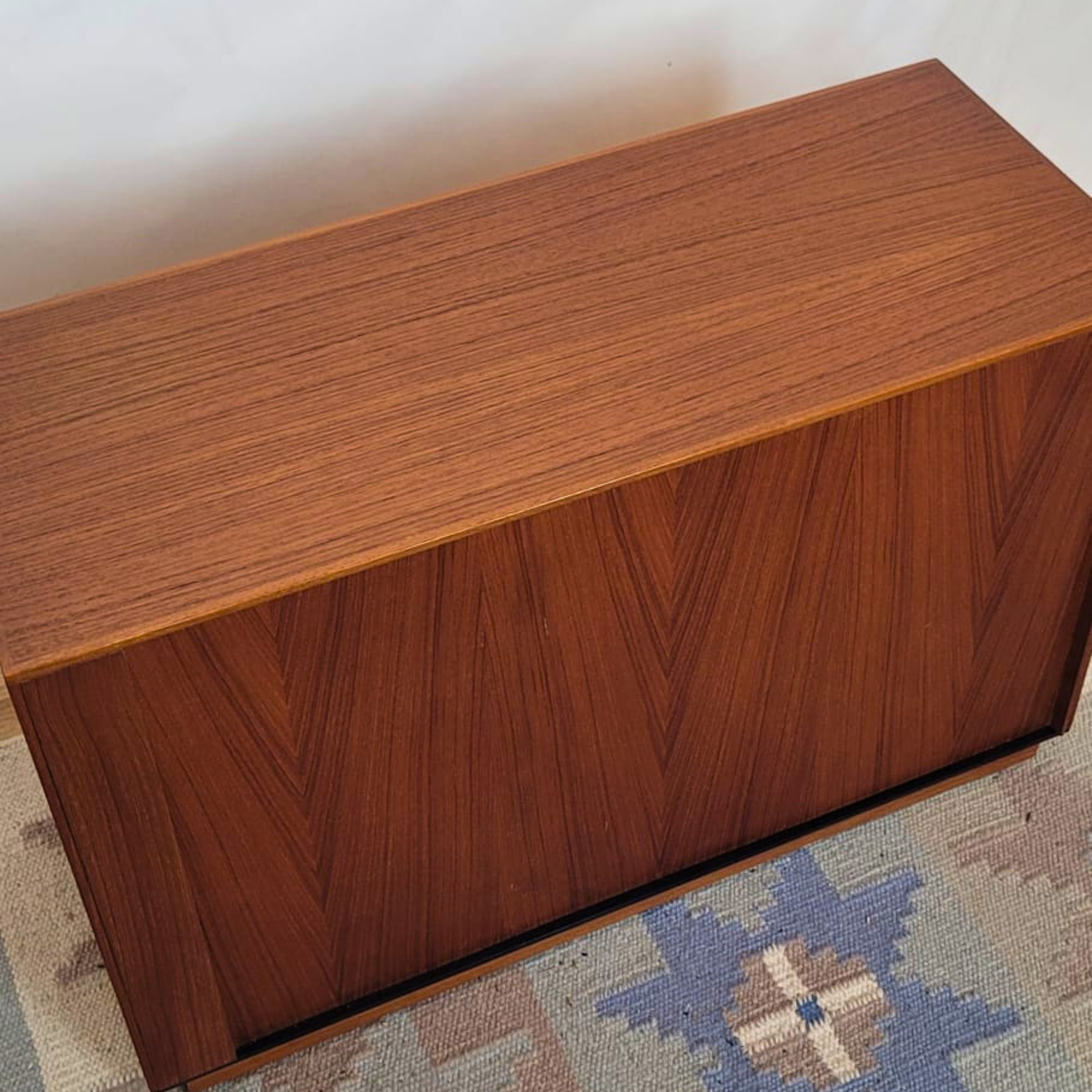 Meuble TV scandinave vintage en teck sur pied ou suspendu - Danemark - années 60
