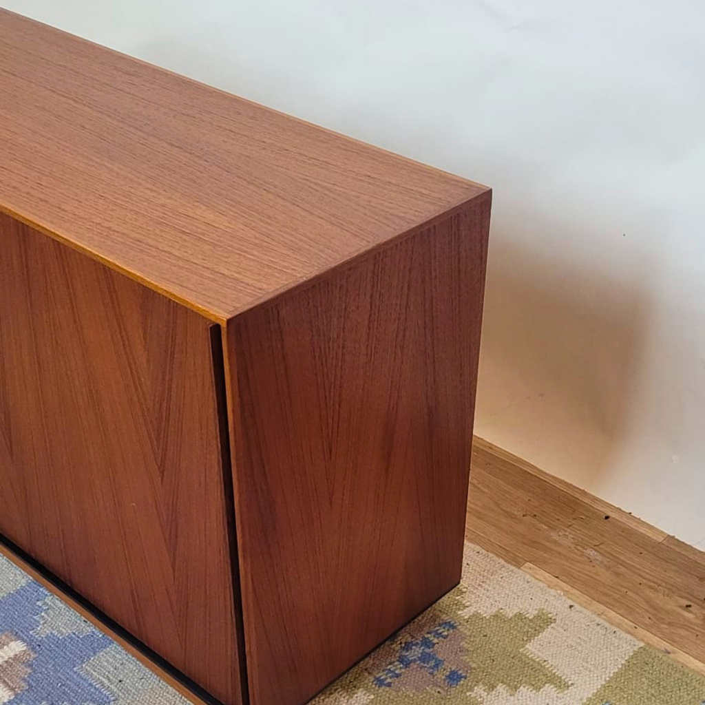 Meuble TV scandinave vintage en teck sur pied ou suspendu - Danemark - années 60
