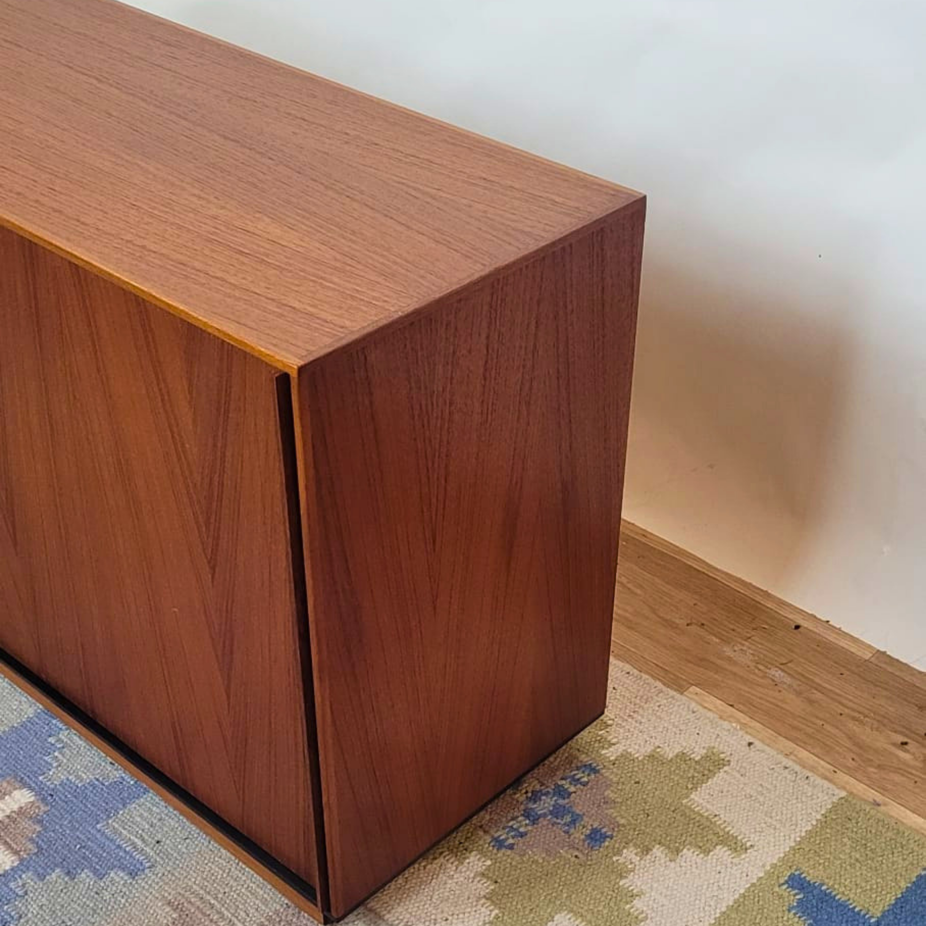 Meuble TV scandinave vintage en teck sur pied ou suspendu - Danemark - années 60