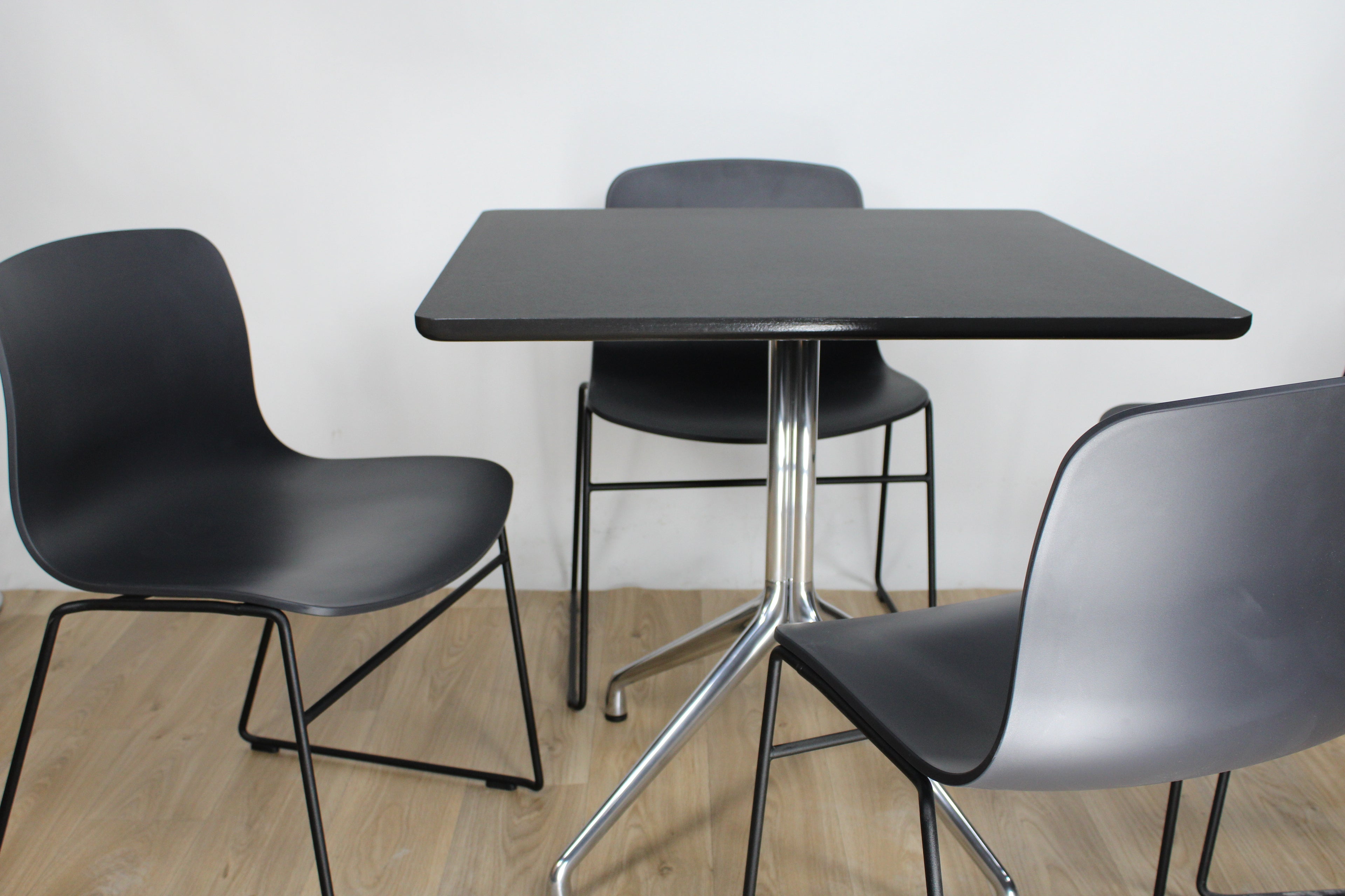 Table HAY "About a Table" AA15 Noir Carré par Hee Welling