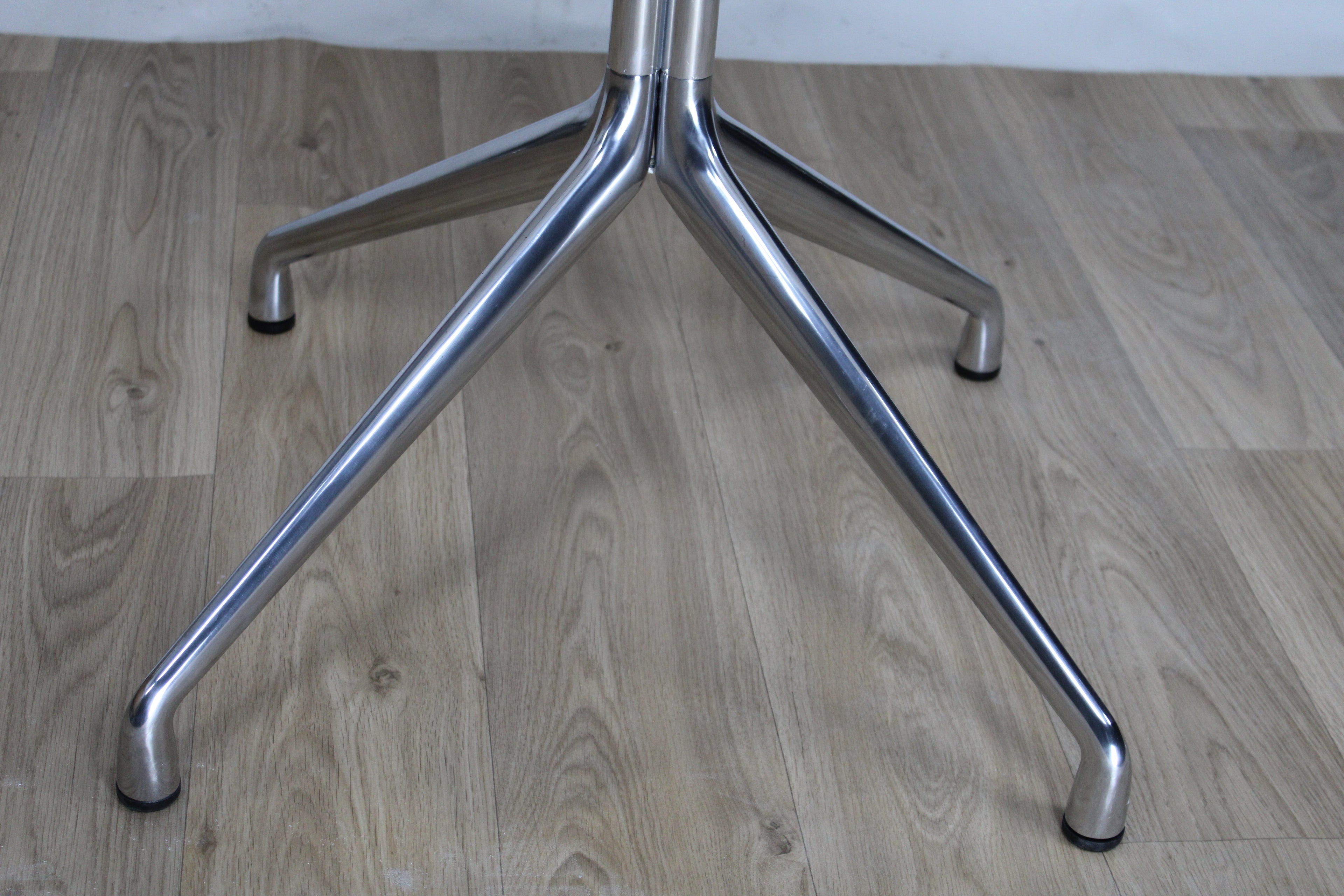 Table HAY About a Table AA15 – Mélaminé Blanc, Design Hee Welling - Furniture 1960