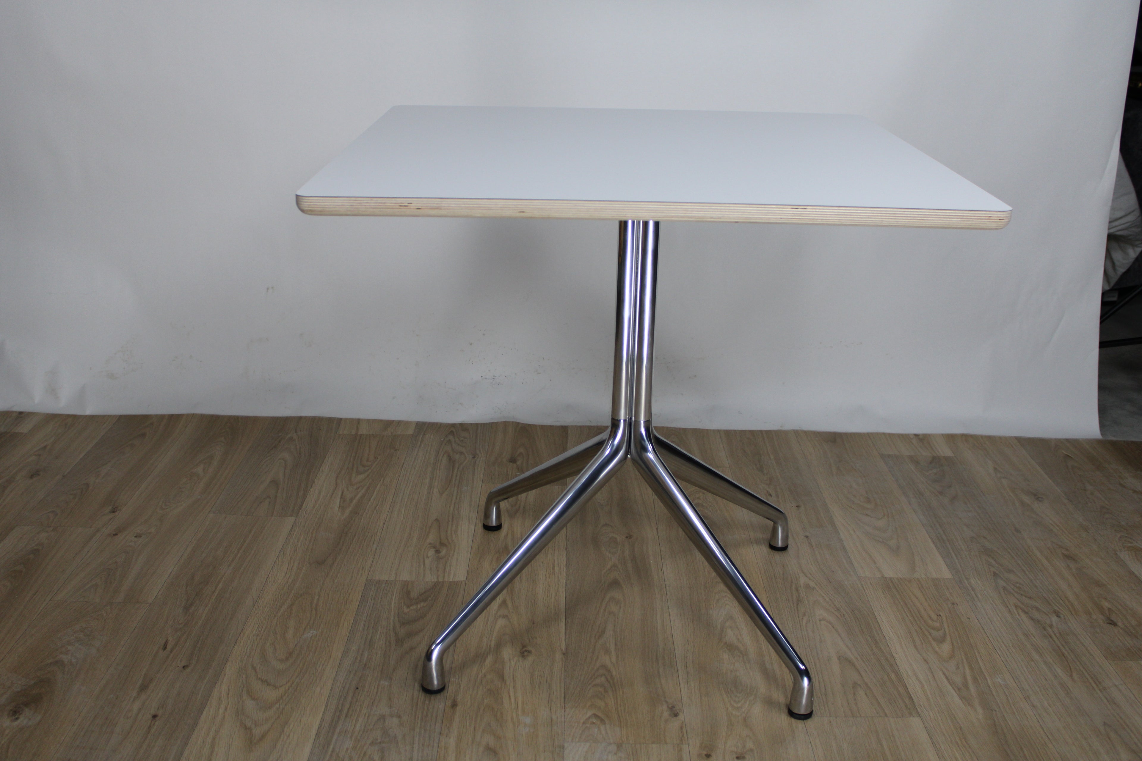 Table HAY About a Table AA15 – Mélaminé Blanc, Design Hee Welling - Furniture 1960