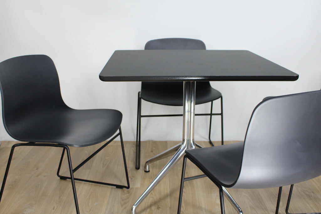 Table HAY About a Table AA15 carré – Mélaminé Noir, Design Hee Welling - Furniture 1960