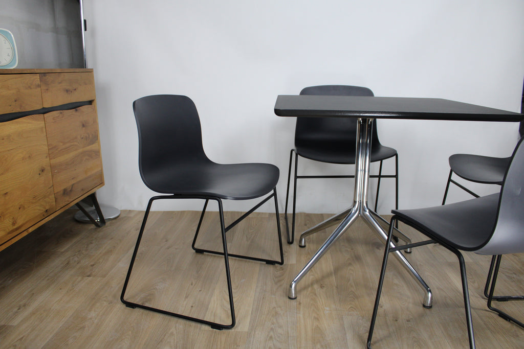 Table HAY About a Table AA15 carré – Mélaminé Noir, Design Hee Welling - Furniture 1960