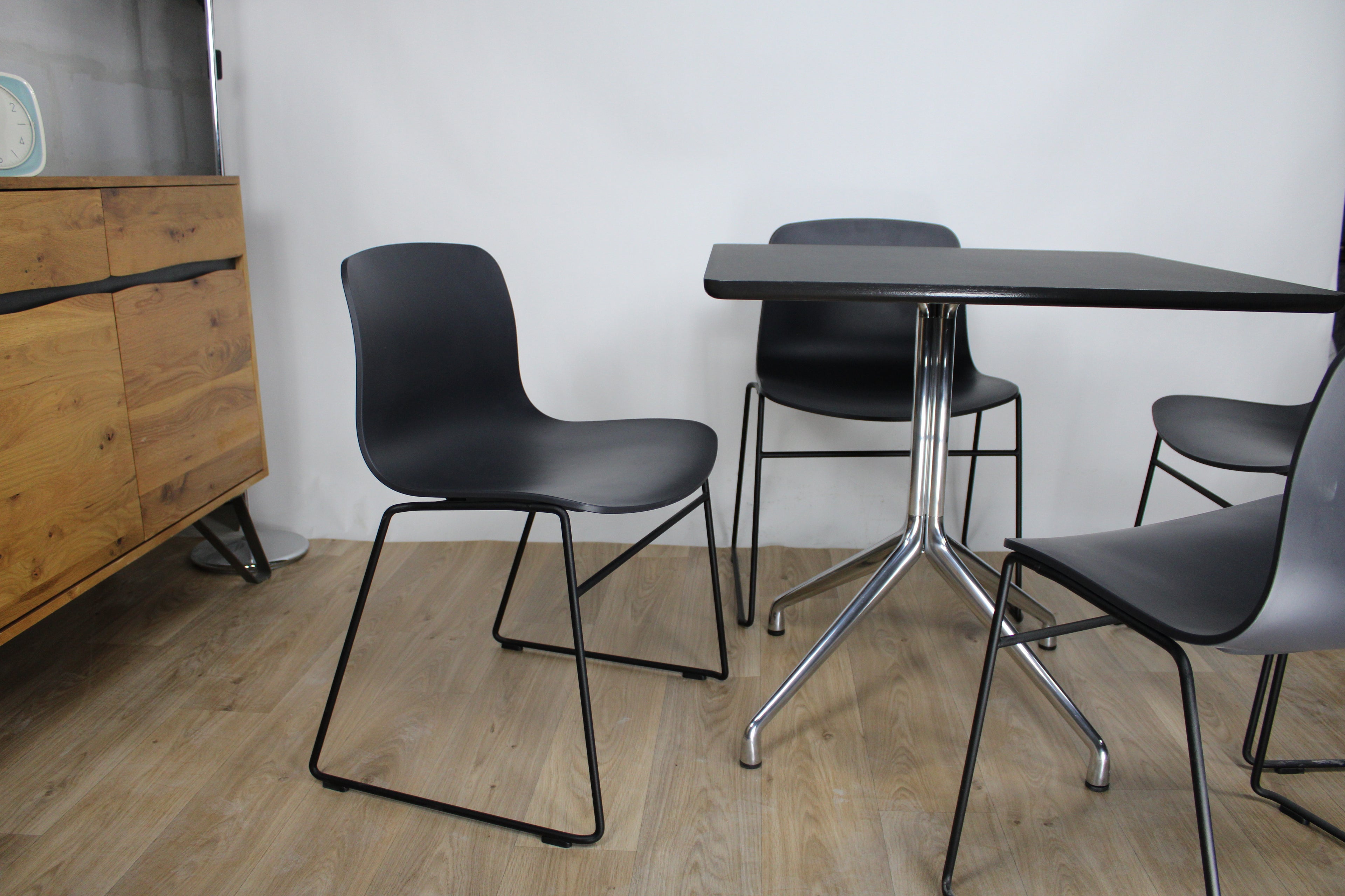 Table HAY About a Table AA15 carré – Mélaminé Noir, Design Hee Welling - Furniture 1960