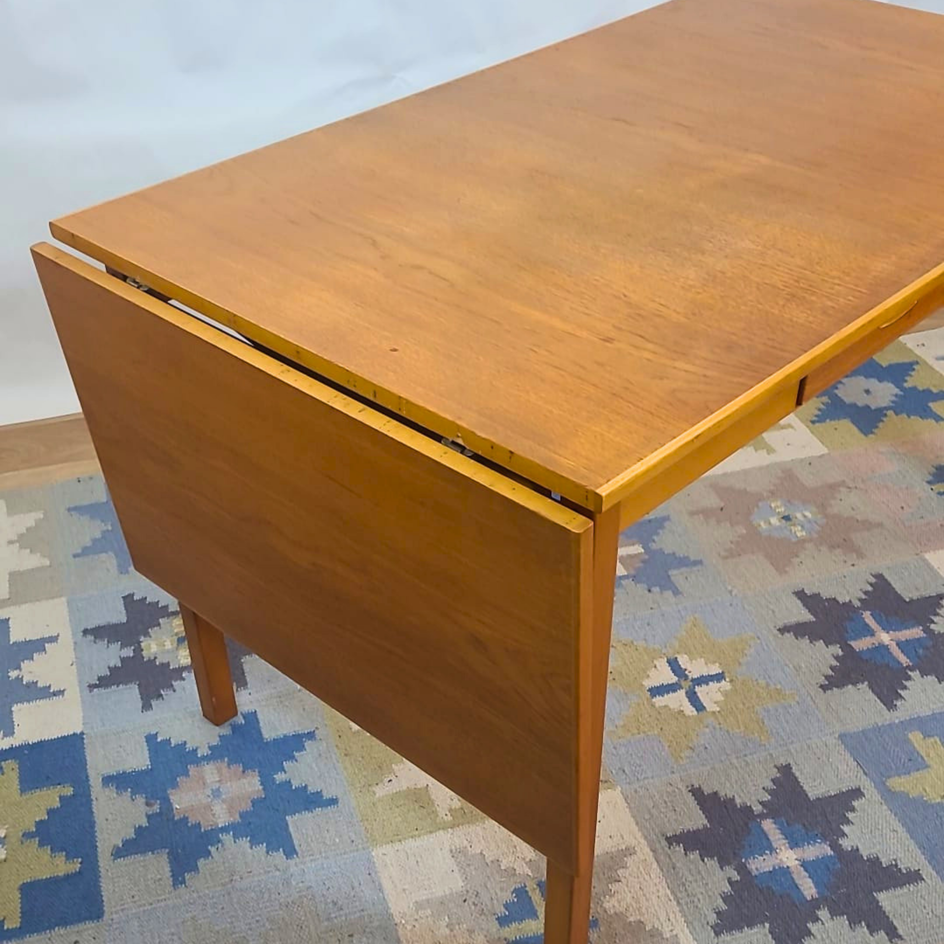 Table à manger scandinave vintage avec rallonge estampillée Garnas - Suède - années 60