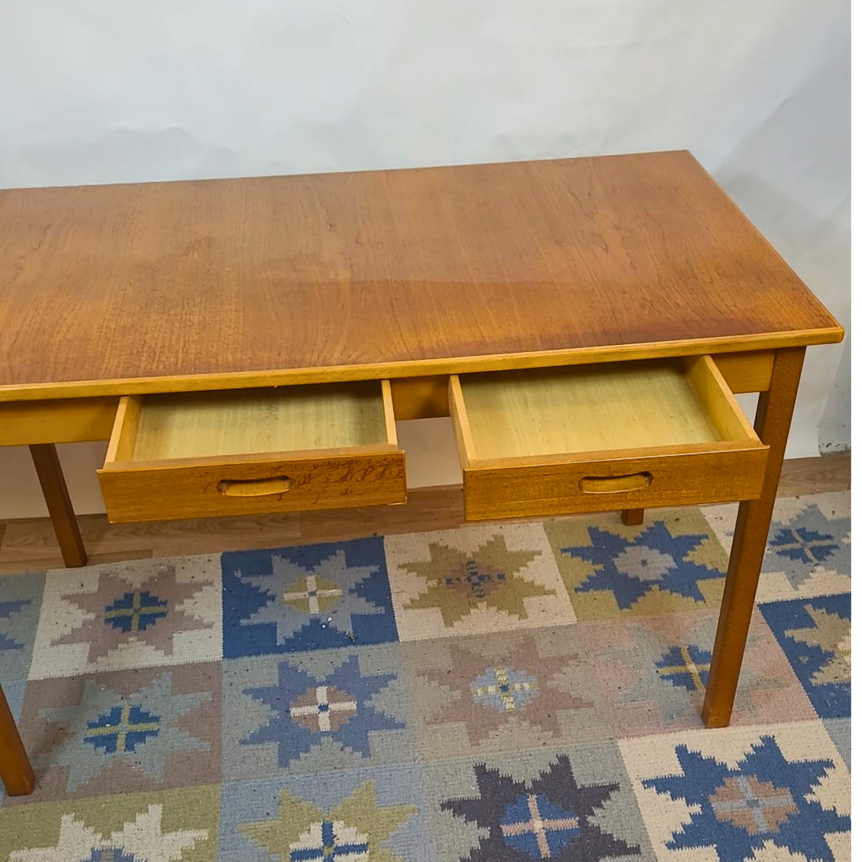 Table à manger scandinave vintage avec rallonge estampillée Garnas - Suède - années 60