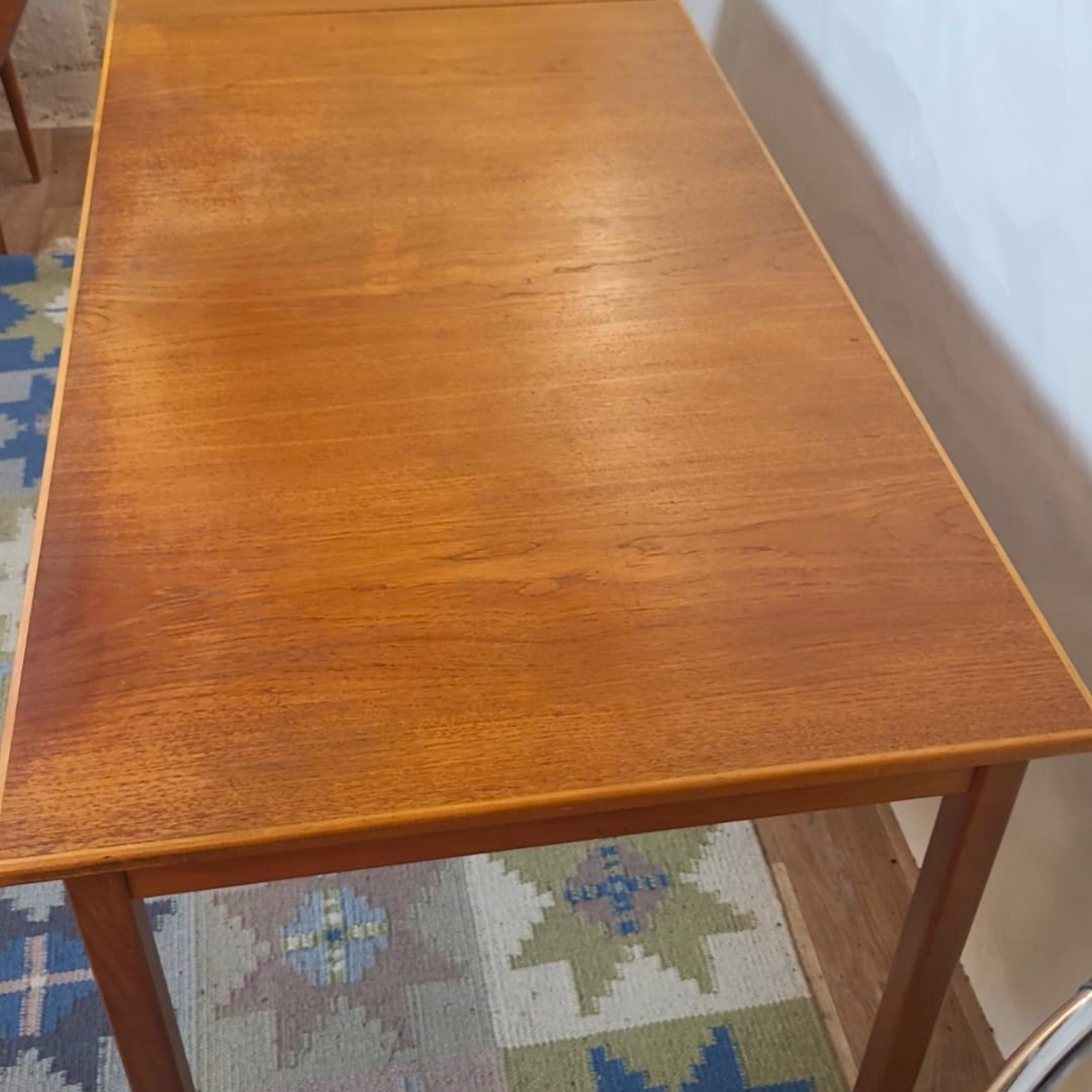 Table à manger scandinave vintage avec rallonge estampillée Garnas - Suède - années 60