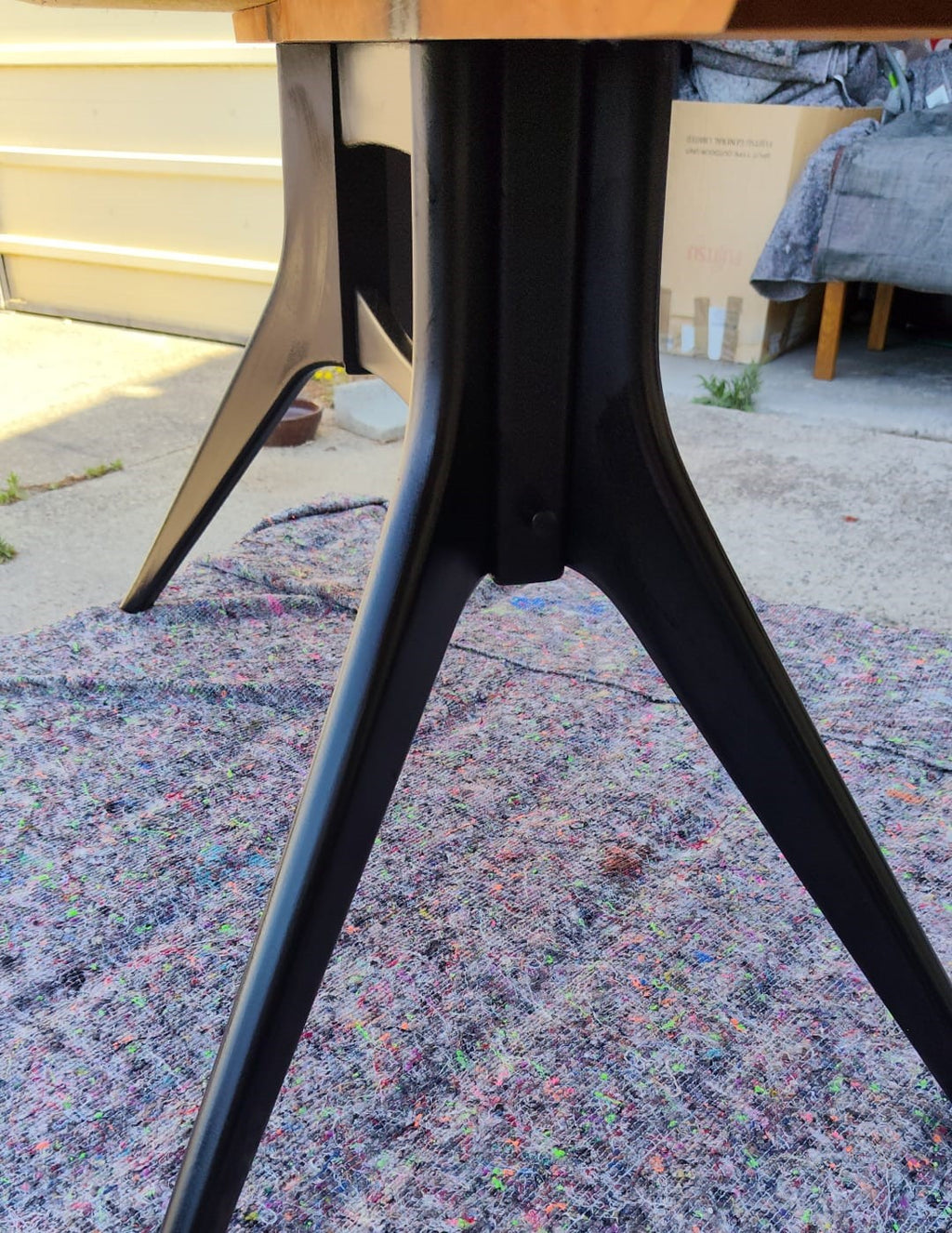 Table basse Vintage Scandinave en teck et piètement noir - années 60