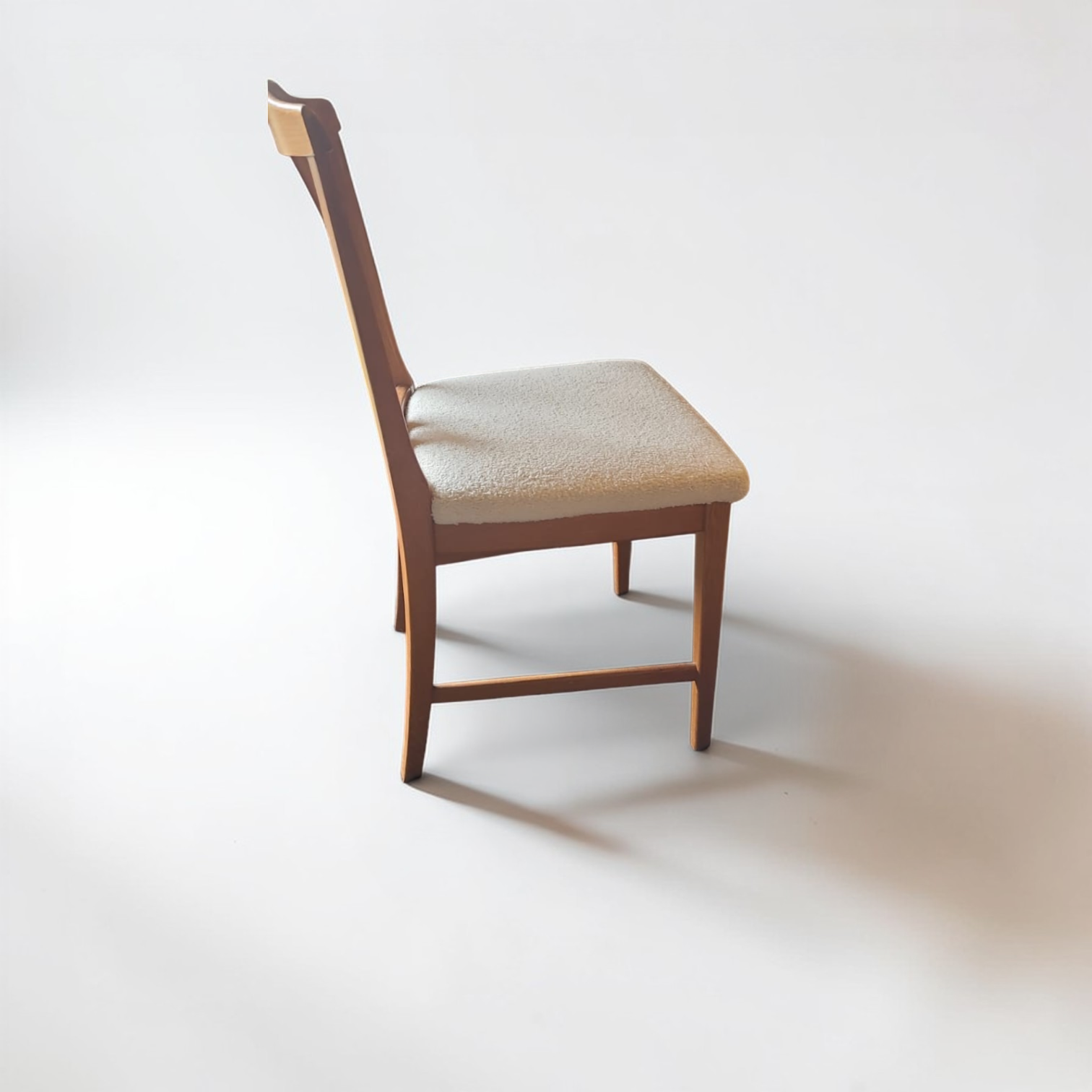 Chaise vintage imitation peau de mouton blanche Suède 1960 - Furniture 1960