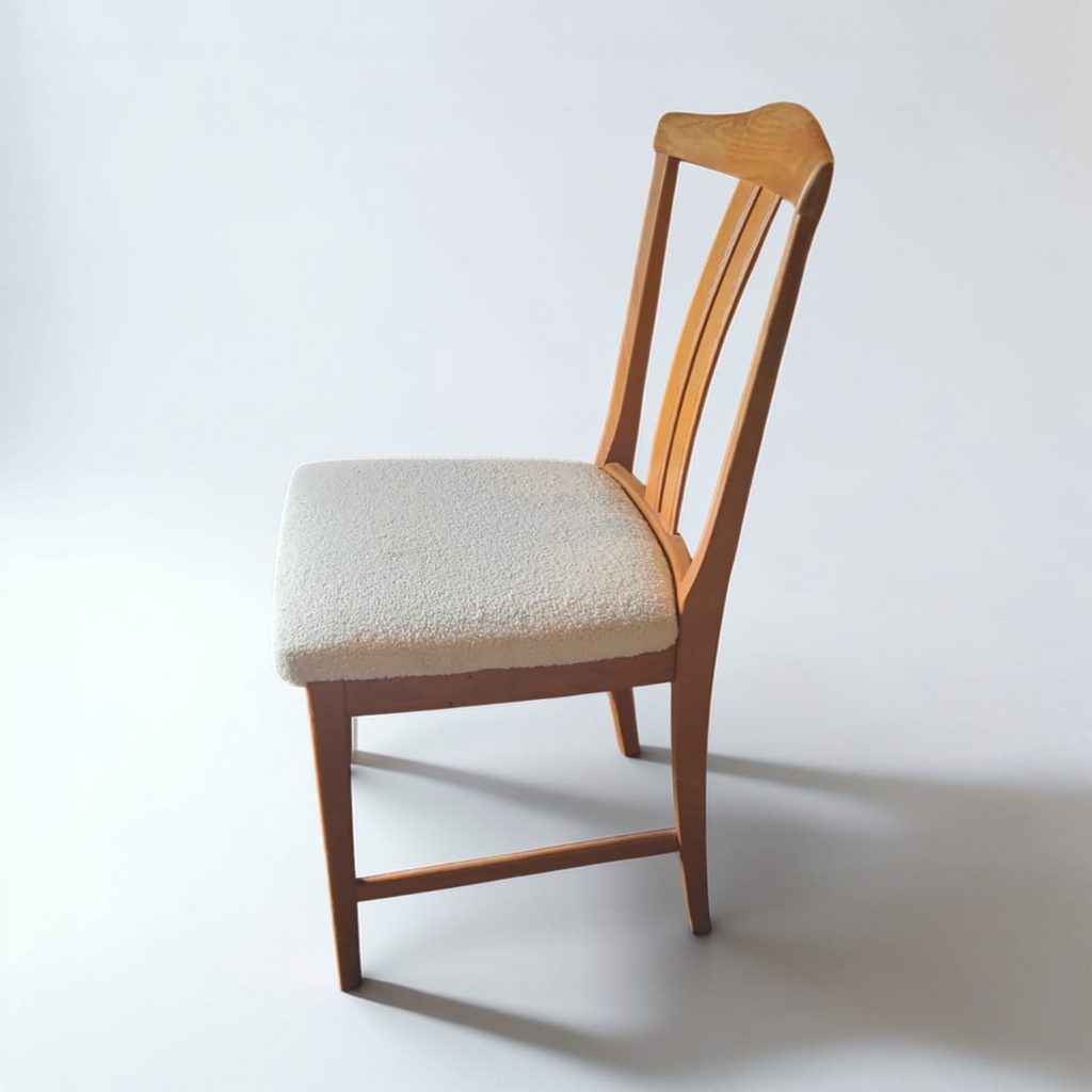 Chaise vintage imitation peau de mouton blanche Suède 1960 - Furniture 1960