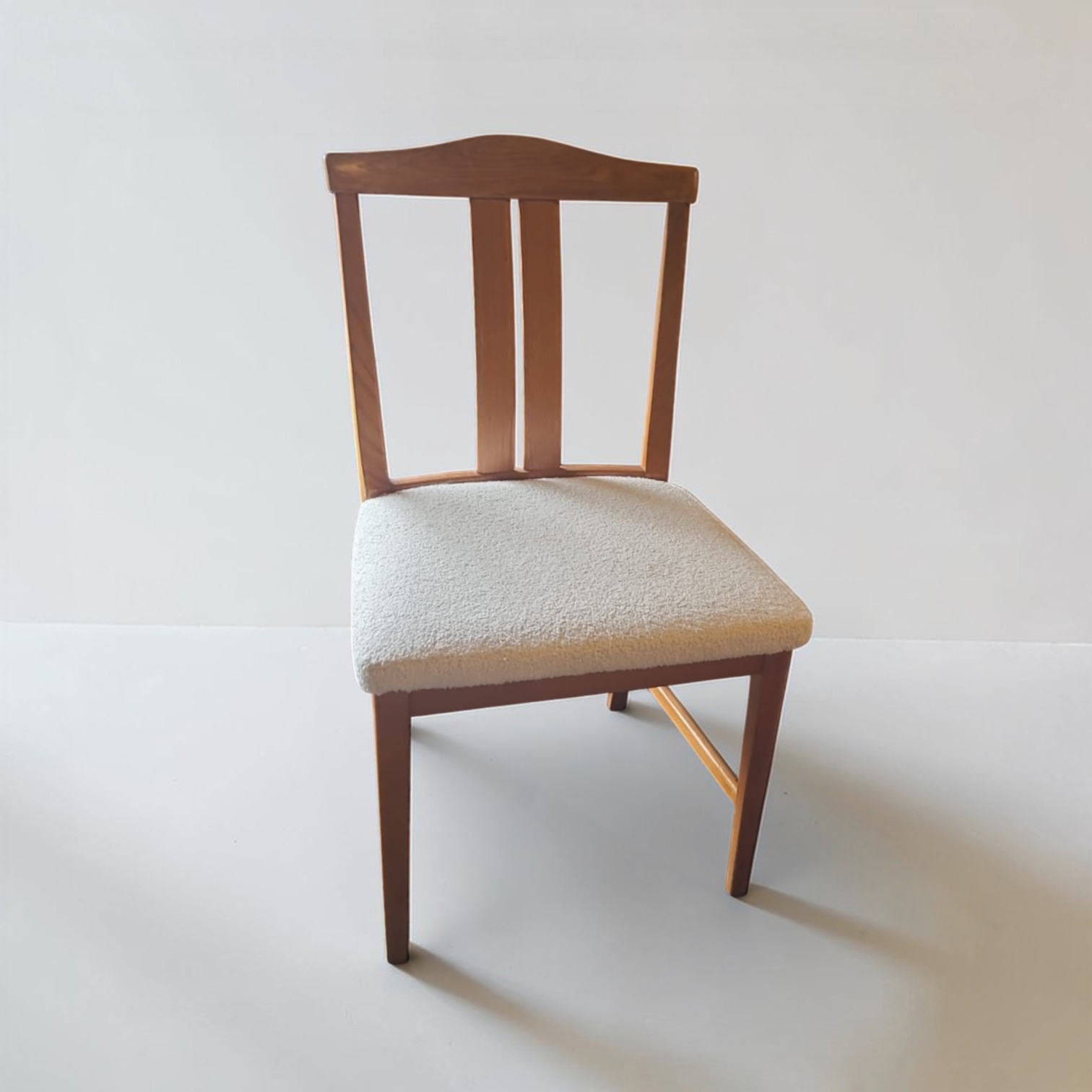 Chaise vintage imitation peau de mouton blanche Suède 1960 - Furniture 1960