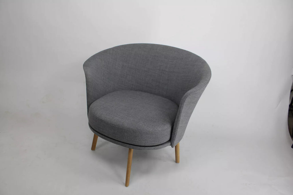 Fauteuil lounge Dorso dessiné par GamFratesi pour HAY, édité au Danemark
