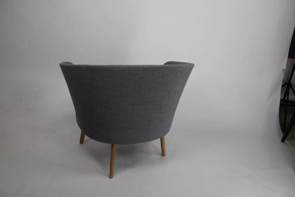 Fauteuil lounge Dorso dessiné par GamFratesi pour HAY, édité au Danemark