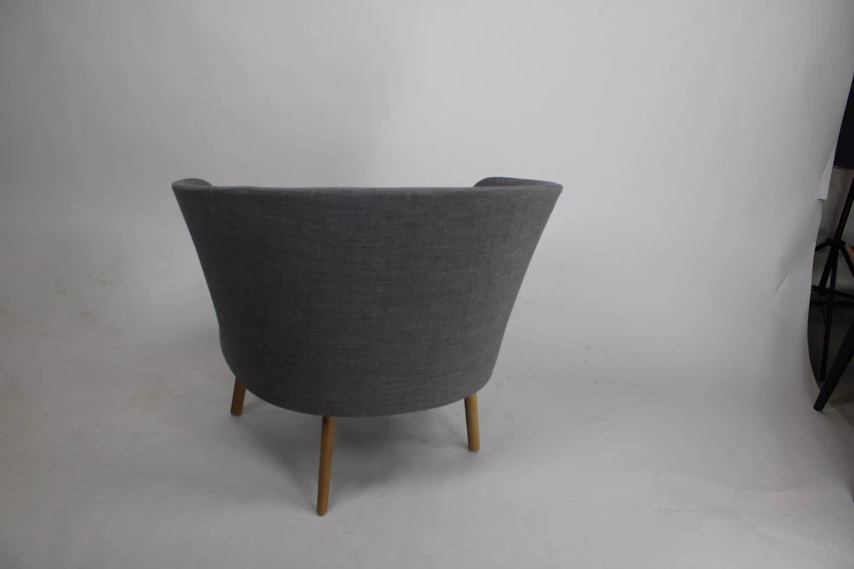 Fauteuil lounge Dorso dessiné par GamFratesi pour HAY, édité au Danemark