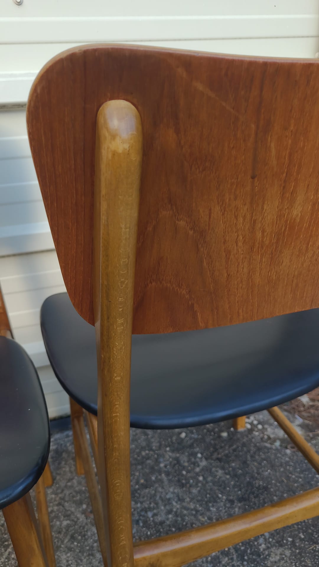 Chaise vintage Kofod-Larsen en simili cuir noir – Boltinge Stolefabrik, 1960 - Furniture 1960