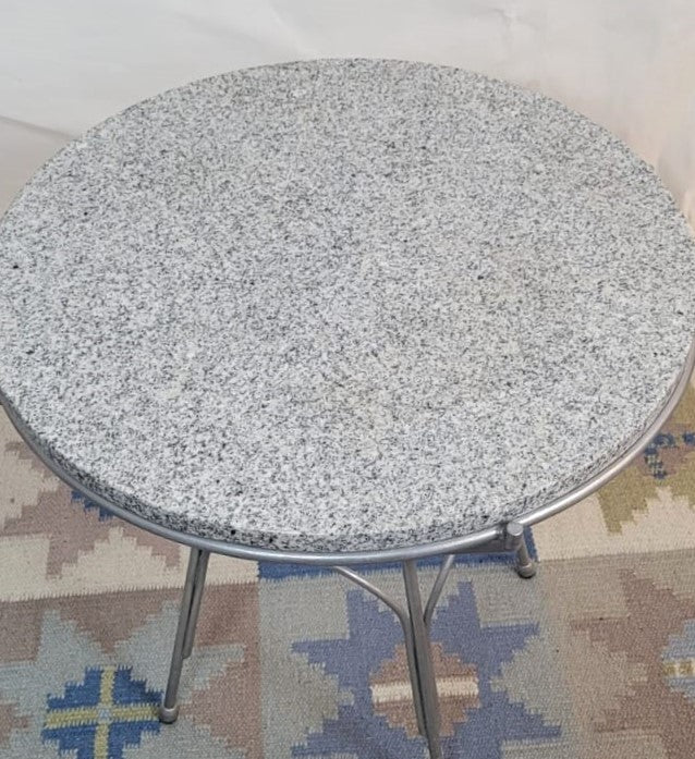 Table basse ronde en granite gris et métal argenté, design allemand 1960 - Furniture 1960