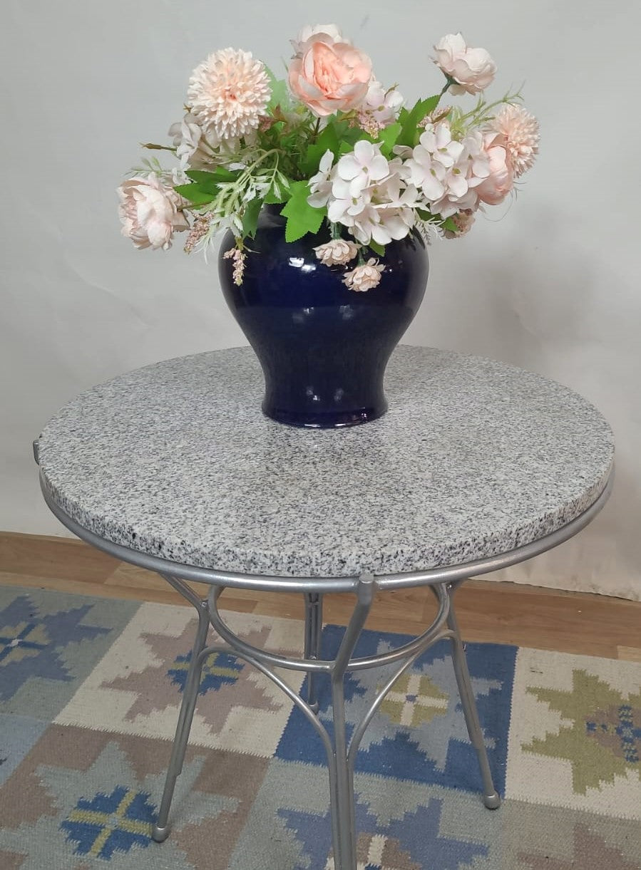 Table basse ronde en granite gris et métal argenté, design allemand 1960 - Furniture 1960