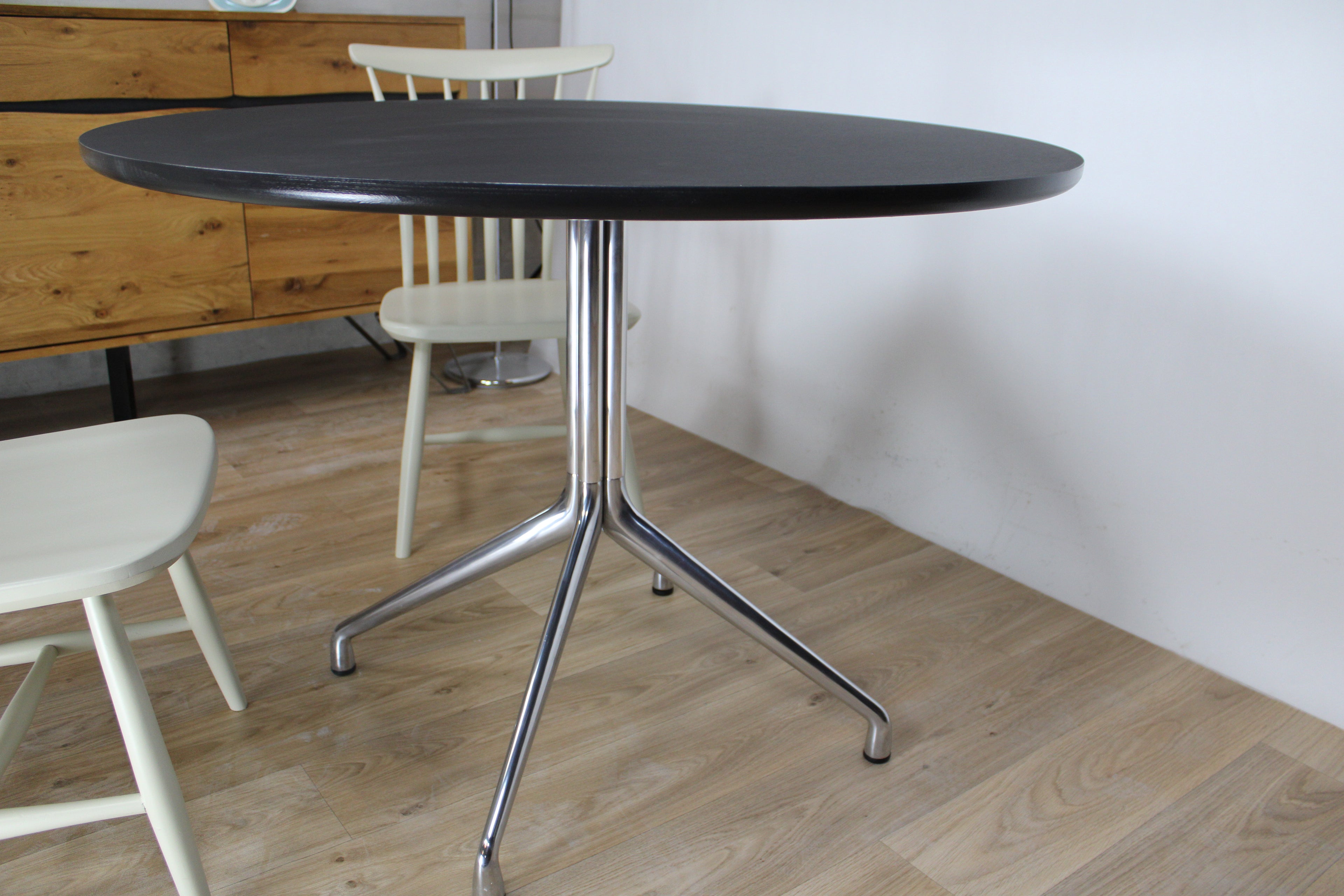 Table HAY About a Table AA15 – rond – Mélaminé Noir – Design Hee Welling - Furniture 1960